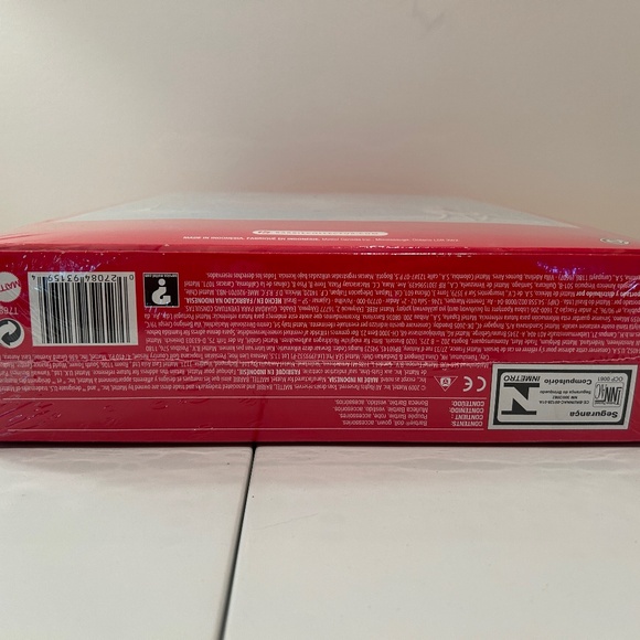 Holiday Barbie 2010 - Picture 2 of 4